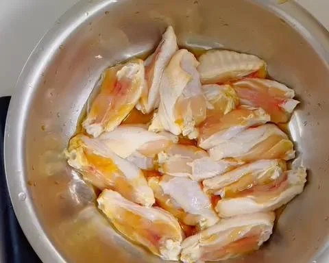 Dry Pot Chicken Wings and Shrimp