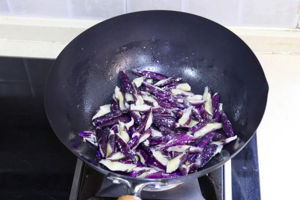 Sauce-Flavored Eggplant with Minced Pork