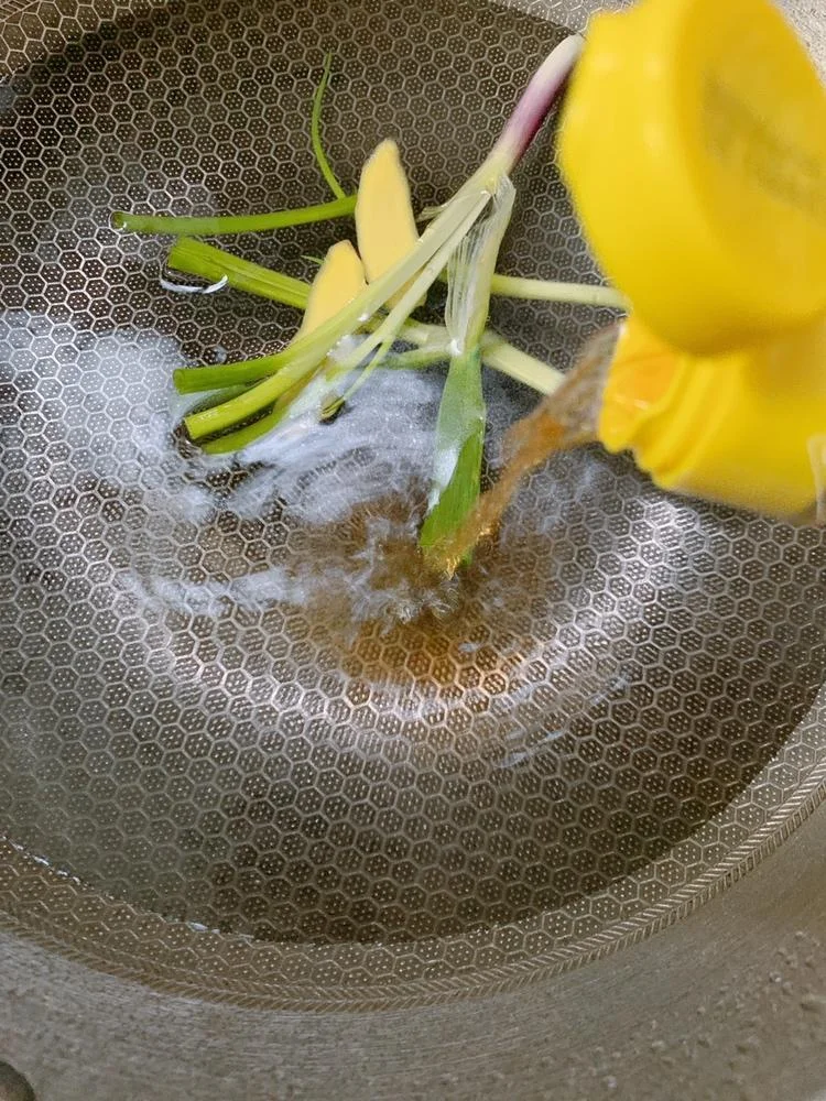 Sichuan-Style Poached Pork Tenderloin with Chili Oil Sauce