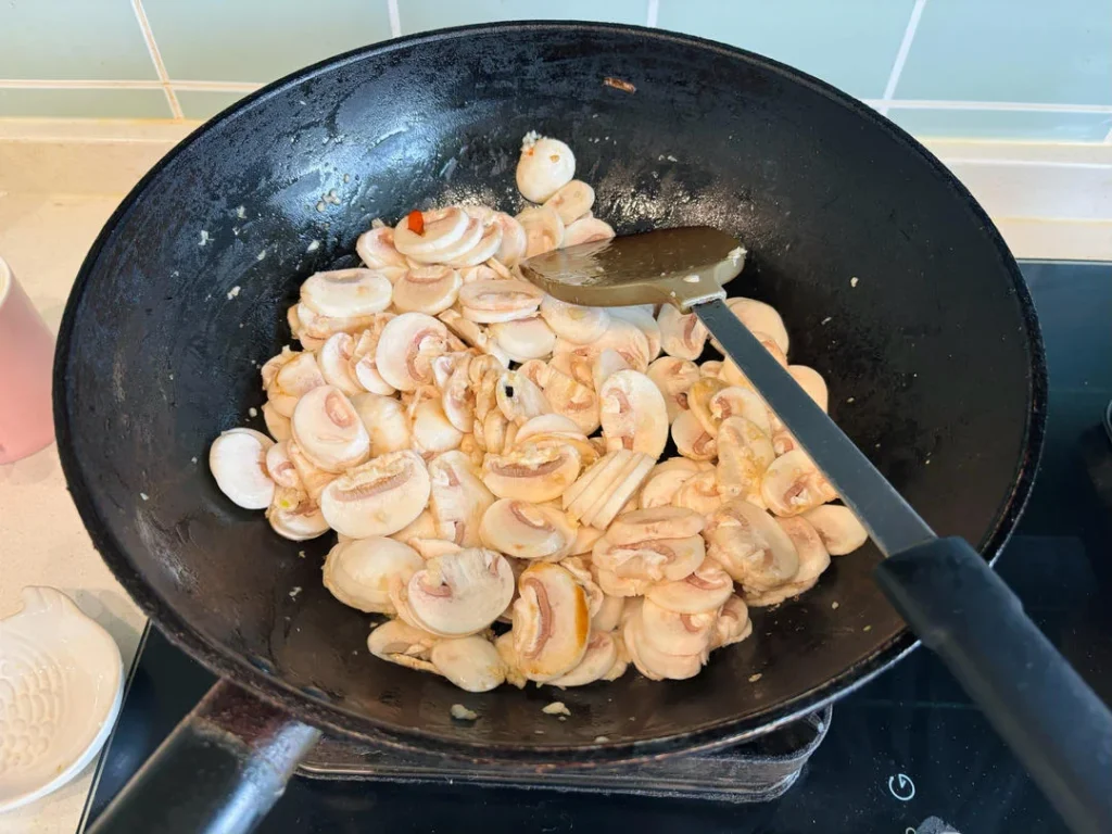 Spicy Stir-Fried Button Mushrooms with Peppers