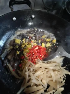 Sea Cucumber Stir-Fried with Pickled Radish