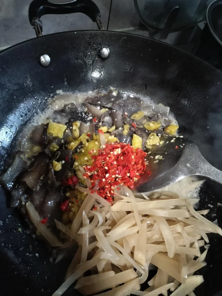 Sea Cucumber Stir-Fried with Pickled Radish