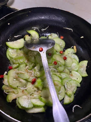 Stir-fried Loofah with Dried Whitebait