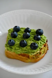 No-Cook Monday Breakfast: Avocado Toast with Blueberries
