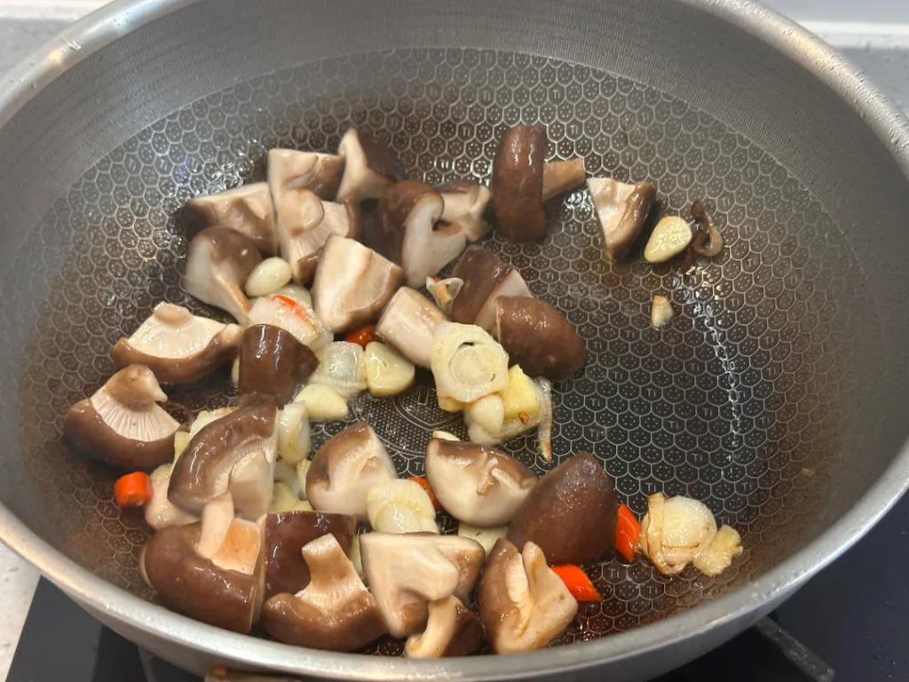 Mushroom and Chicken Stir-Fry (Quick & Easy)