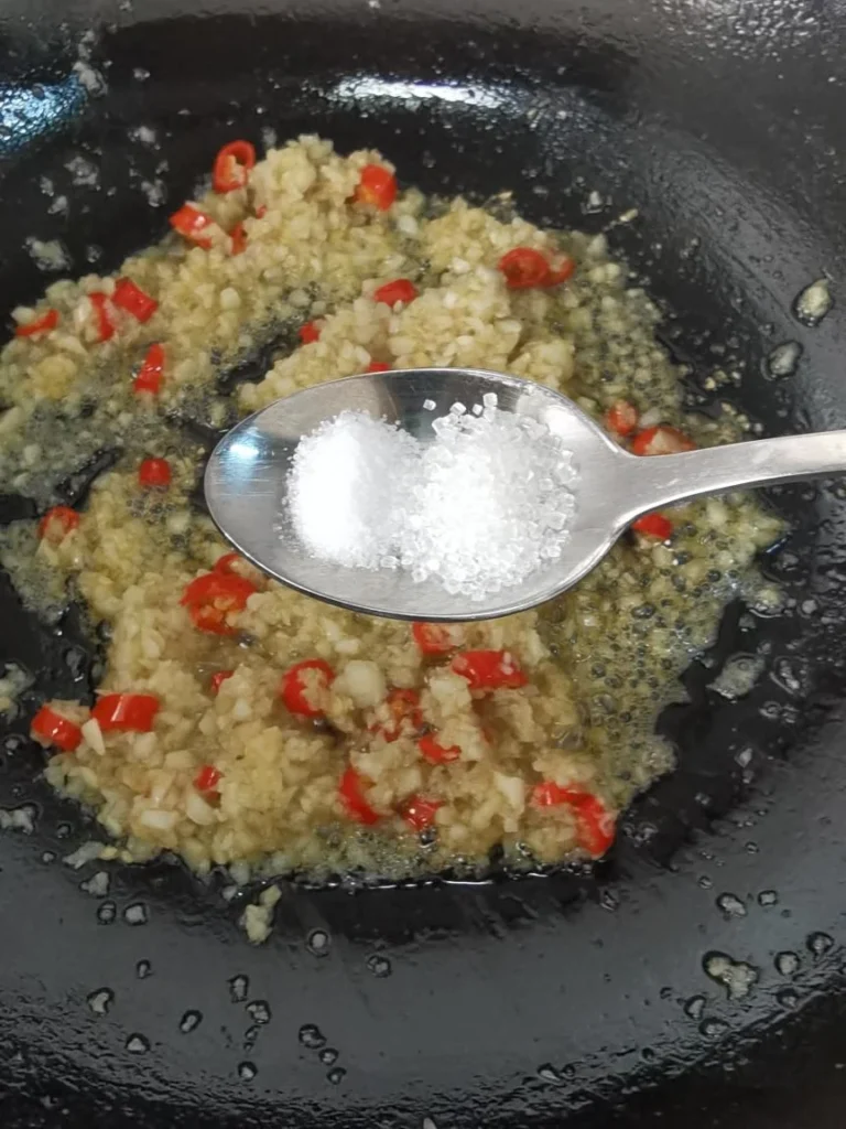 Super Easy & Delicious Fish Fillets with Garlic Sauce