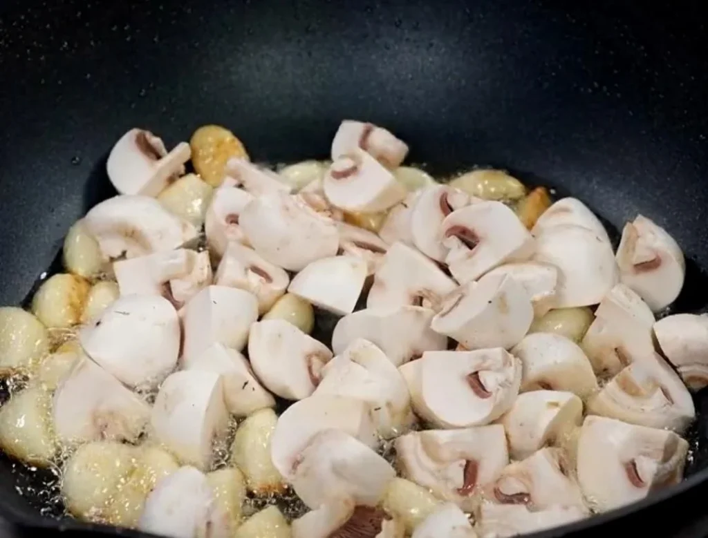 Button Mushrooms with Chicken Breast