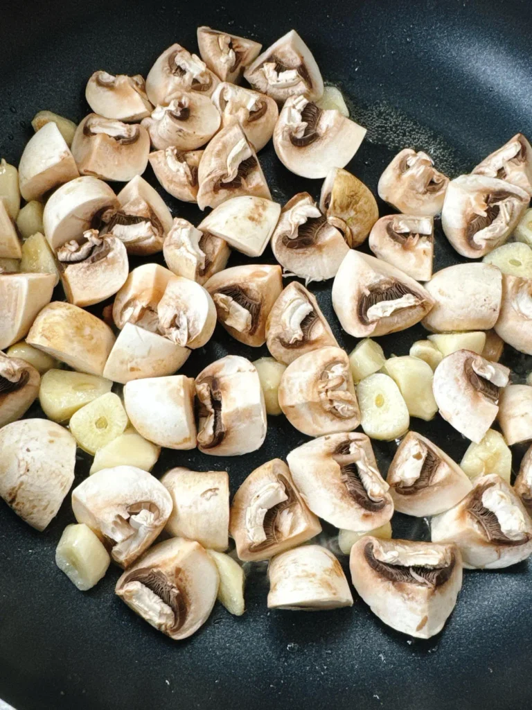 Black Pepper Beef with Button Mushrooms