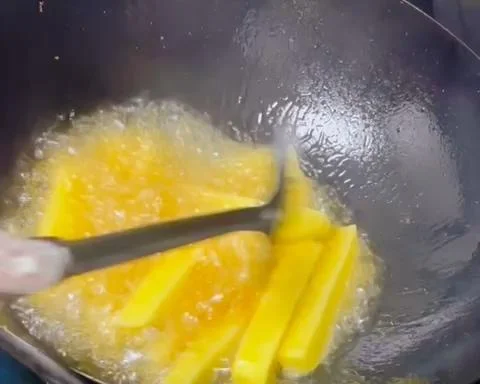 Dry Pot Chicken Wings and Shrimp