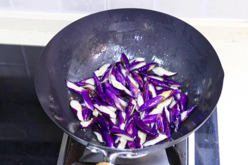 Sauce-Flavored Eggplant with Minced Pork