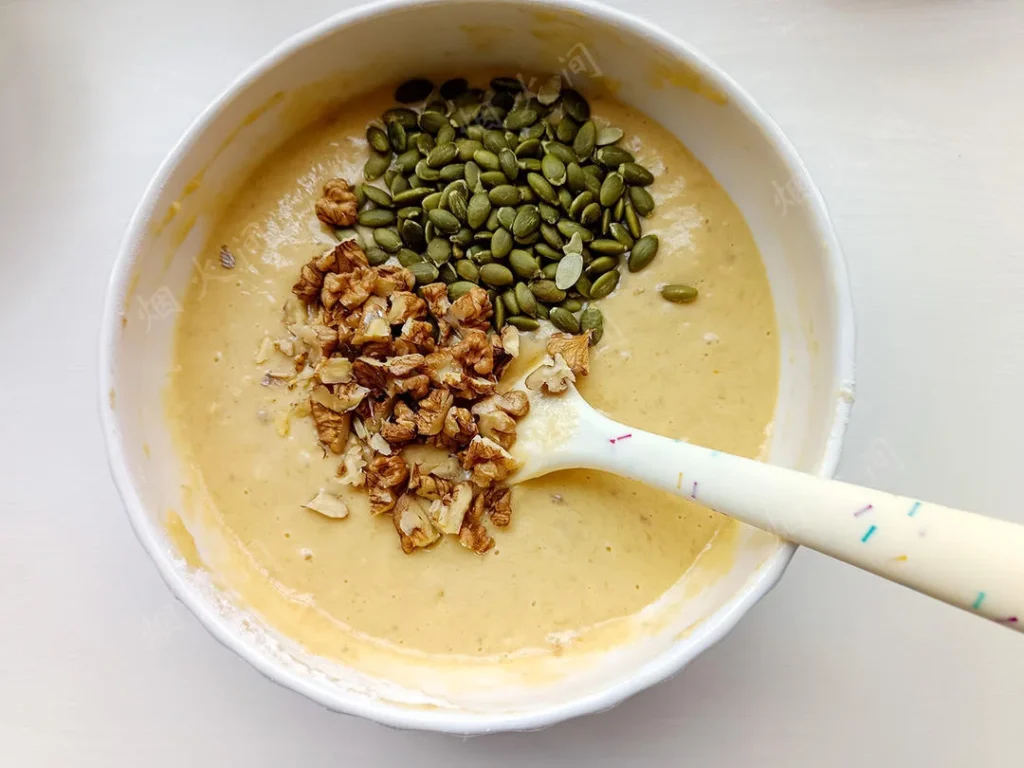 Low-Sugar, Low-Oil Banana Nut Pound Cake