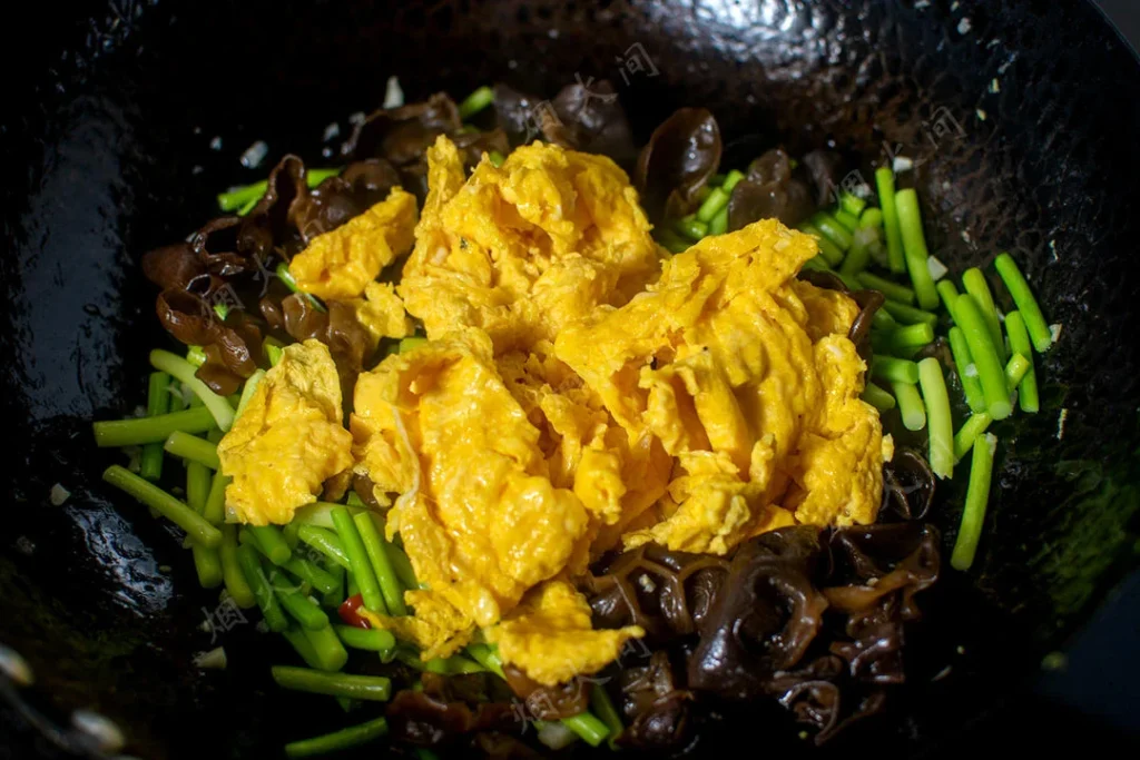 Garlic Scapes Stir-Fry with Egg and Wood Ear Mushrooms