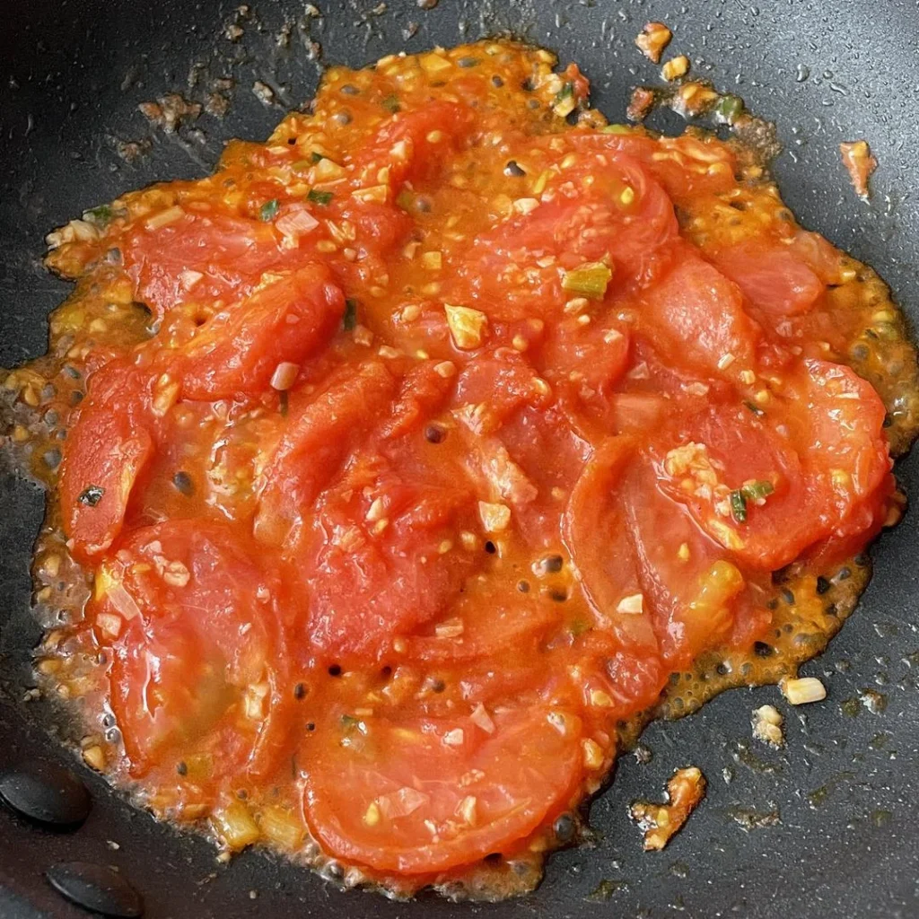 Tangy Tomato Beef with Silky Scrambled Eggs over Rice