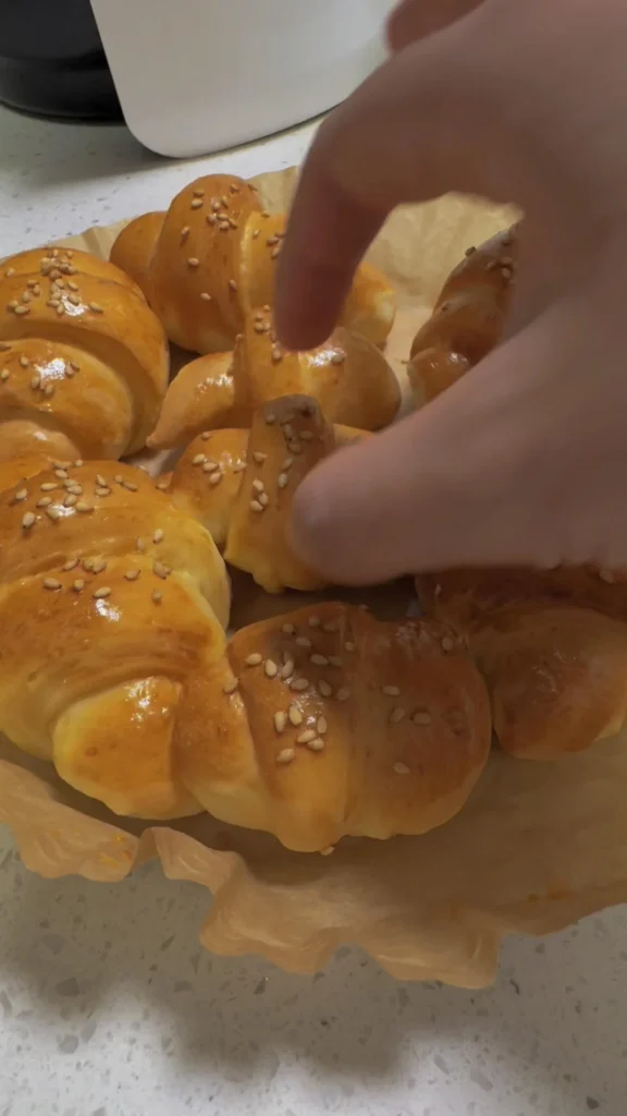 Air Fryer Bread Rolls