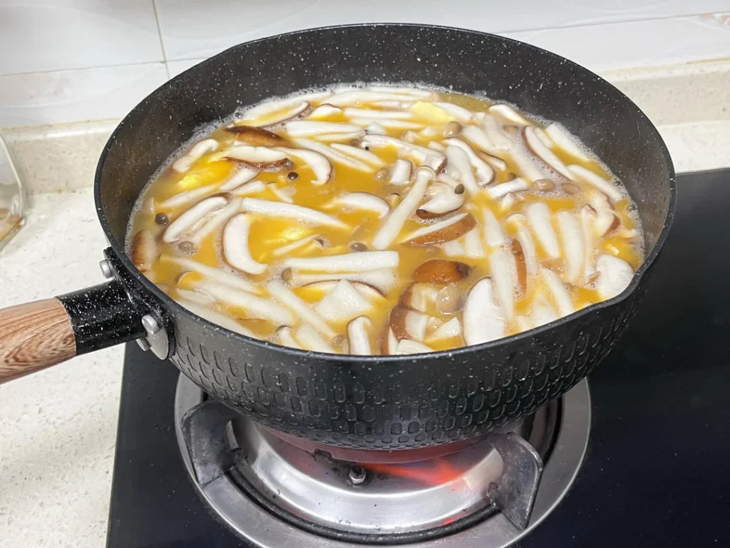 Three-Fresh Mushroom Soup
