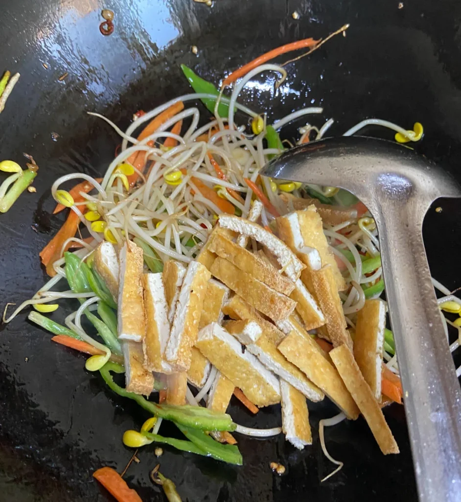Stir-fried Soybean Sprouts with Fried Tofu Strips