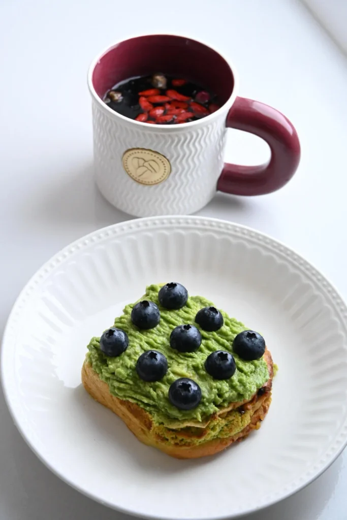 No-Cook Monday Breakfast: Avocado Toast with Blueberries