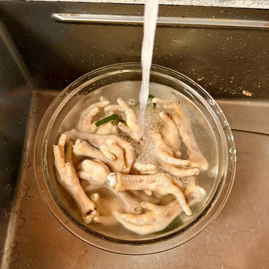 Spicy Braised Chicken Feet with Rice Cakes