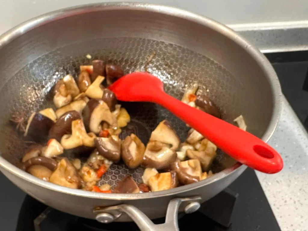 Mushroom and Chicken Stir-Fry (Quick & Easy)