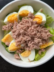 Super Delicious Low-Calorie Tuna, Egg & Cucumber Pasta Salad