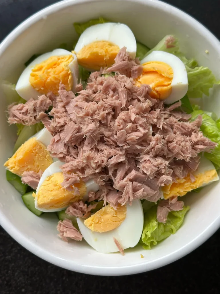 Super Delicious Low-Calorie Tuna, Egg & Cucumber Pasta Salad