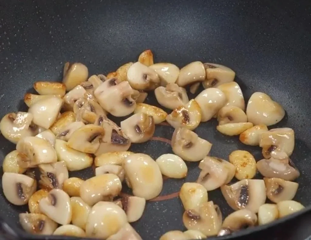 Button Mushrooms with Chicken Breast