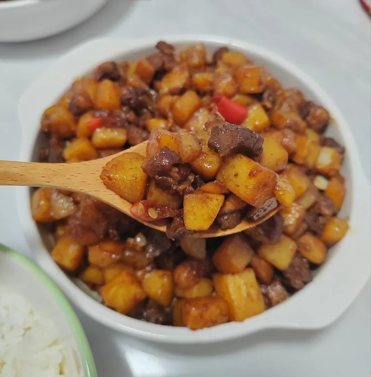 Diced Pork and Potato Stir-Fry