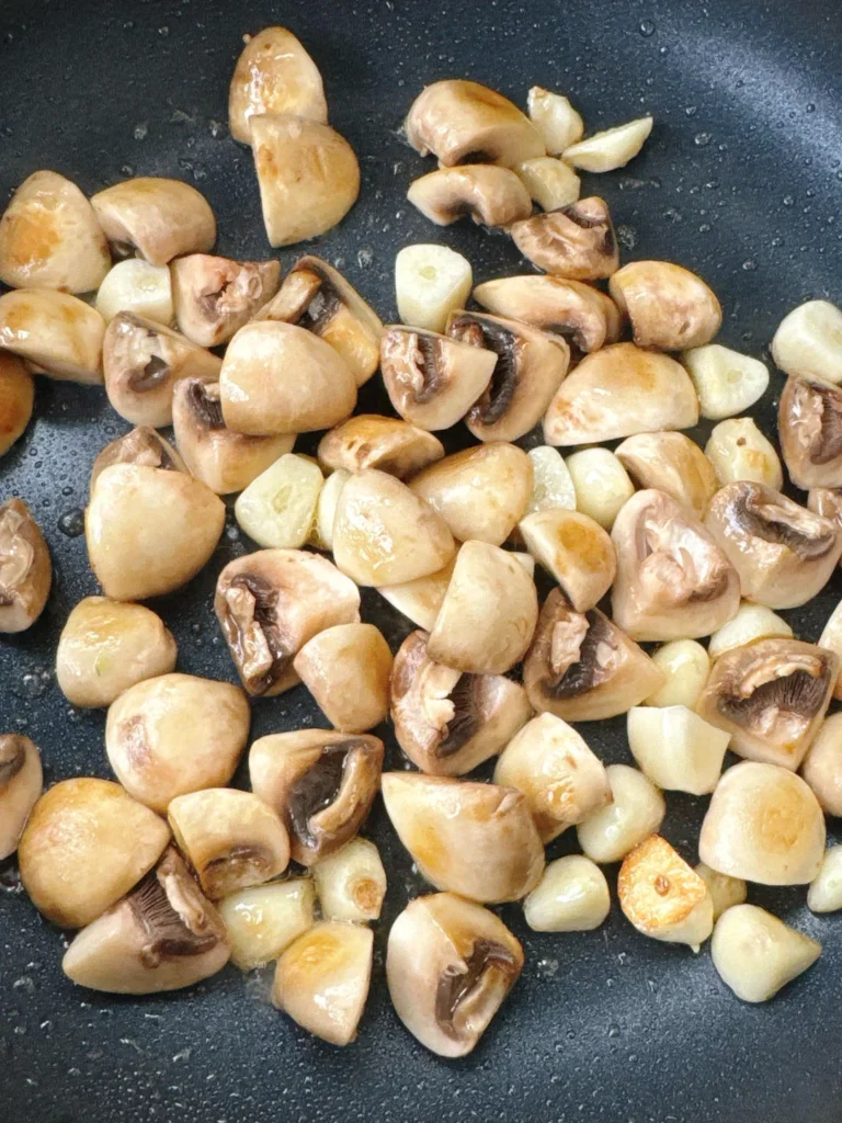 Black Pepper Beef with Button Mushrooms