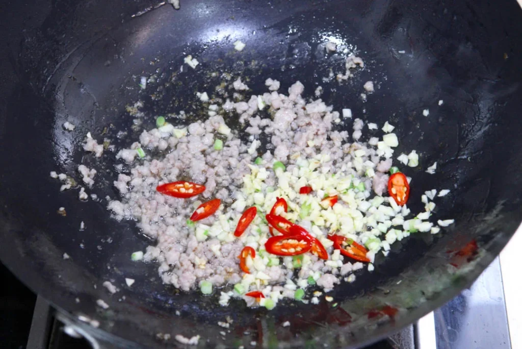 Sauce-Flavored Eggplant with Minced Pork