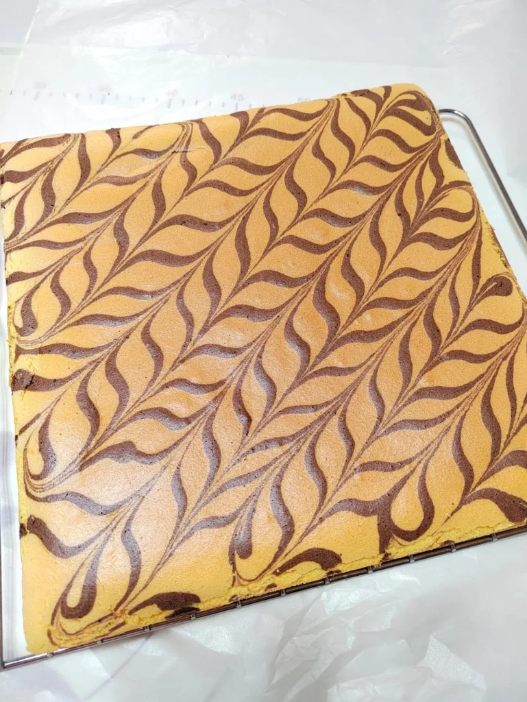 Old-Fashioned Sponge Cake with Thousand-Leaf Pattern (Hot-Oil Method)