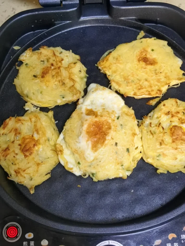 Quick Breakfast Potato and Egg Pancake