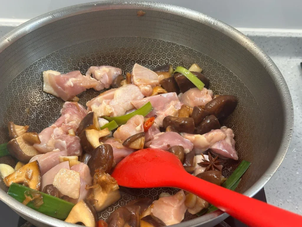 Mushroom and Chicken Stir-Fry (Quick & Easy)