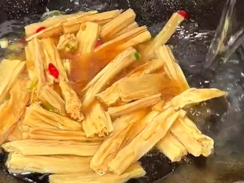 Stir-fried Beef with Dried Tofu Sticks