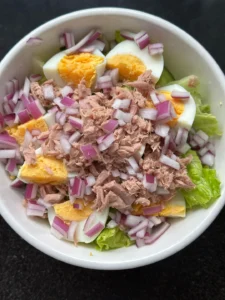 Super Delicious Low-Calorie Tuna, Egg & Cucumber Pasta Salad