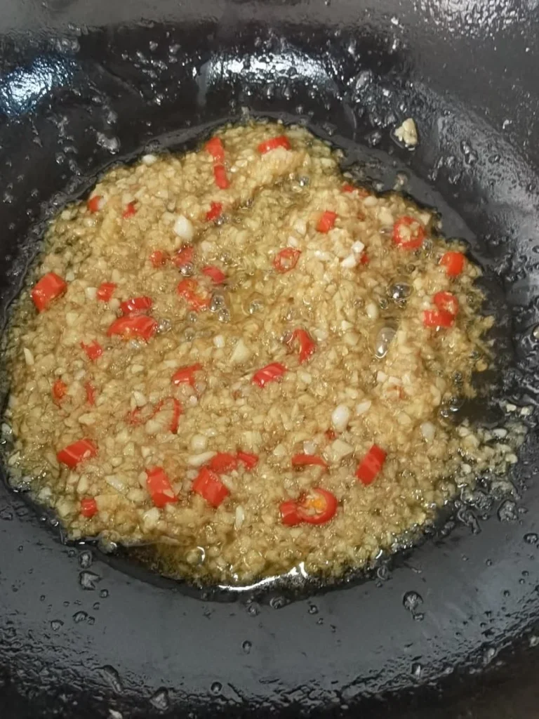 Super Easy & Delicious Fish Fillets with Garlic Sauce