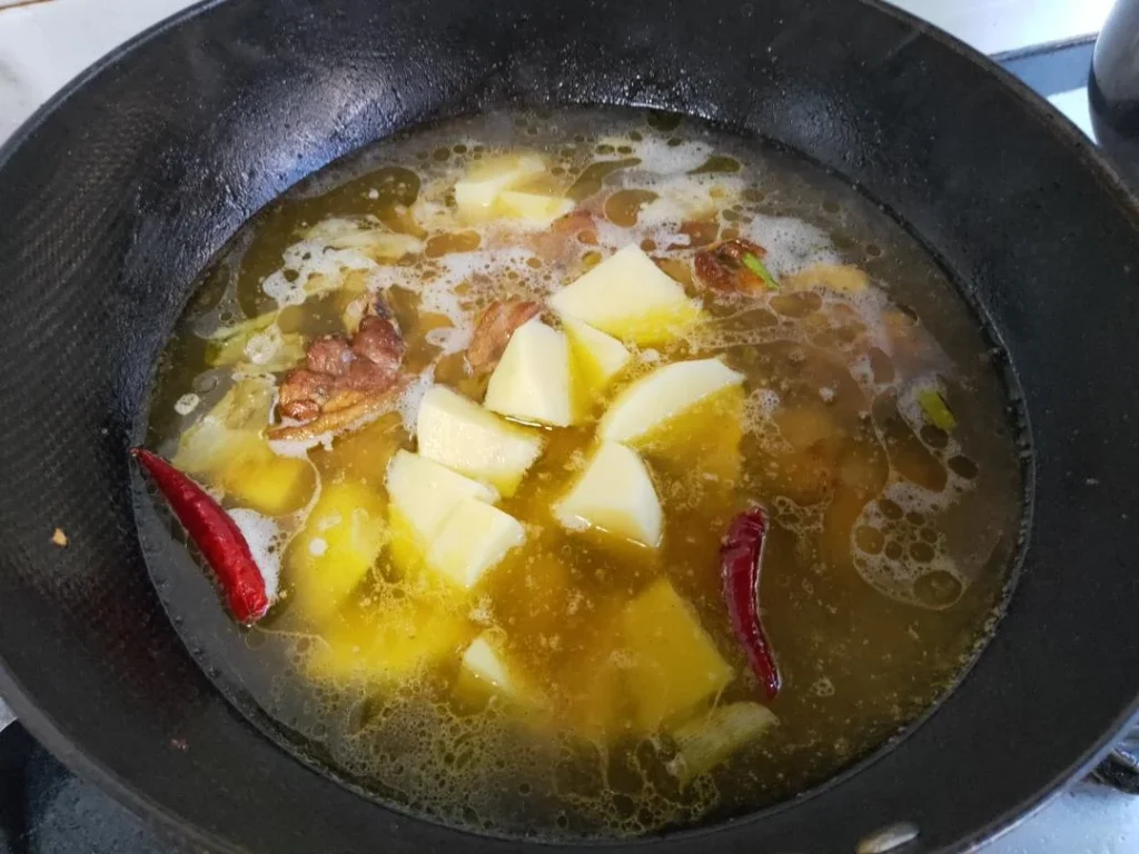 Braised Chicken Legs with Potatoes