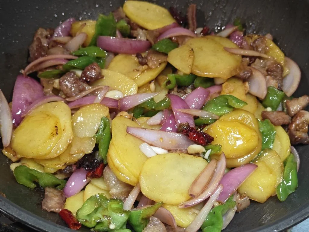 Braised Potato Slices with Pork Belly