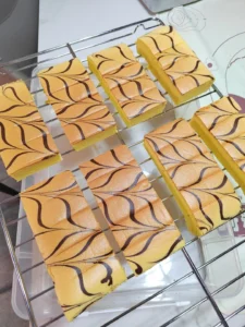 Old-Fashioned Sponge Cake with Thousand-Leaf Pattern (Hot-Oil Method)