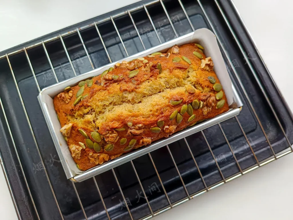 Low-Sugar, Low-Oil Banana Nut Pound Cake