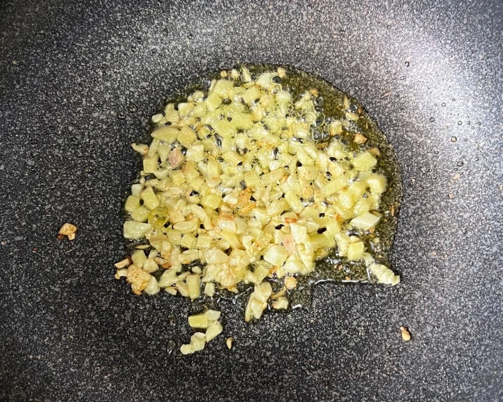 Stir-fried Yellow Beef with Cilantro and Chilies