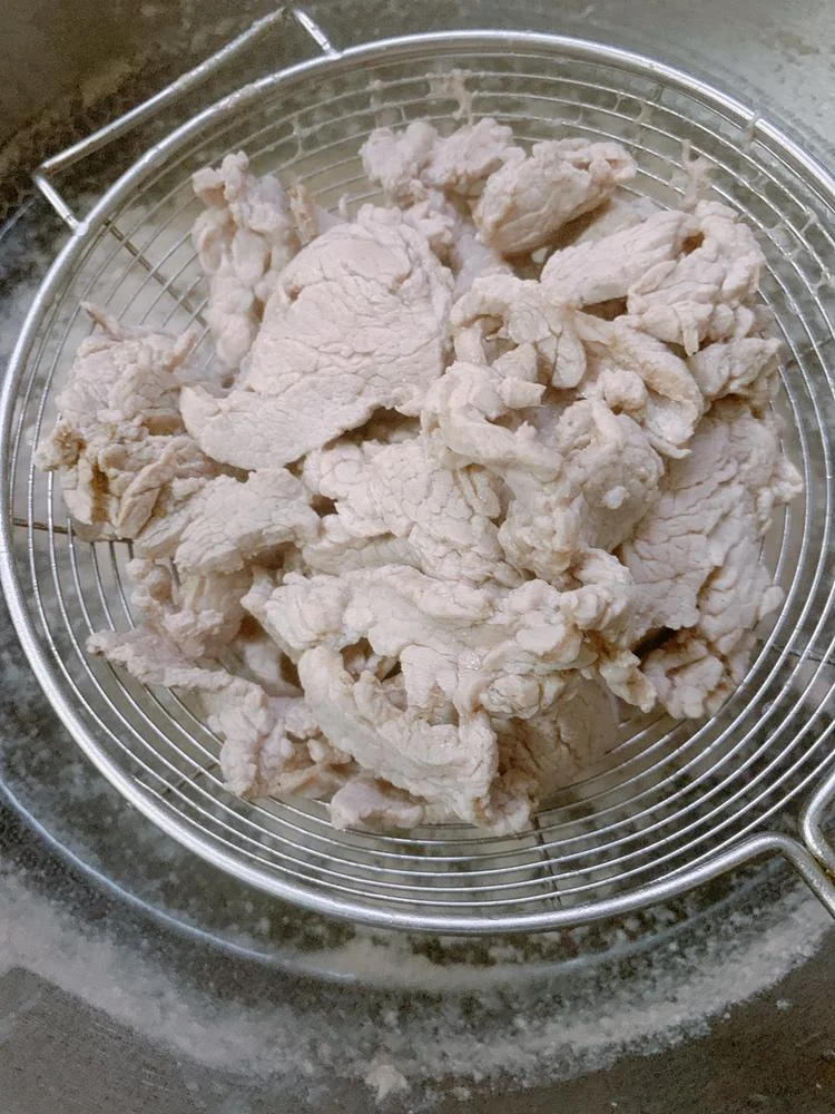 Sichuan-Style Poached Pork Tenderloin with Chili Oil Sauce