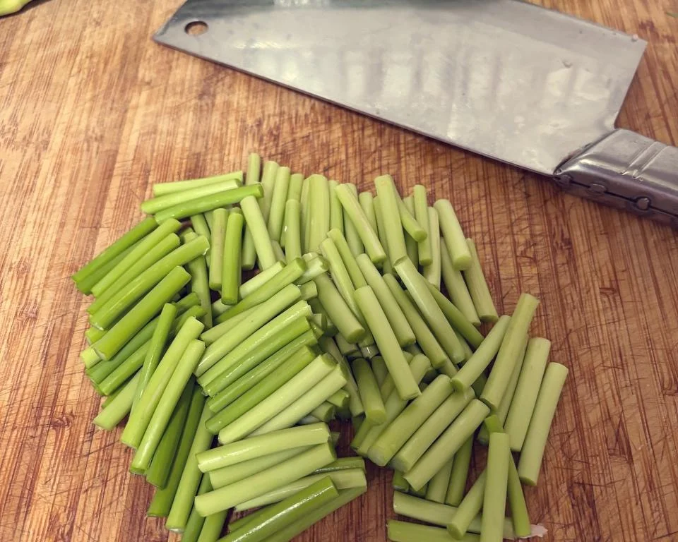 Stir-fried Garlic Scapes with Shredded Pork