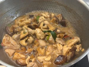 Mushroom and Chicken Stir-Fry (Quick & Easy)
