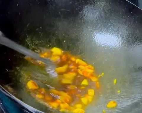 Dry Pot Chicken Wings and Shrimp