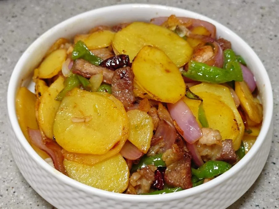 Braised Potato Slices with Pork Belly