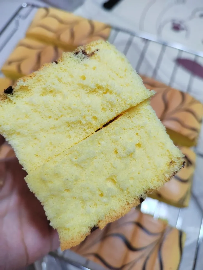 Old-Fashioned Sponge Cake with Thousand-Leaf Pattern (Hot-Oil Method)