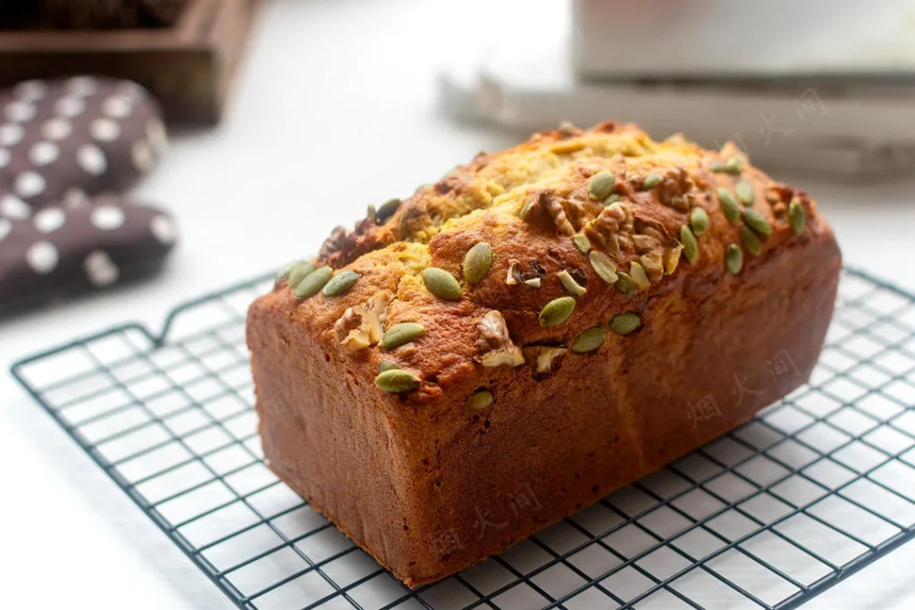 Low-Sugar, Low-Oil Banana Nut Pound Cake