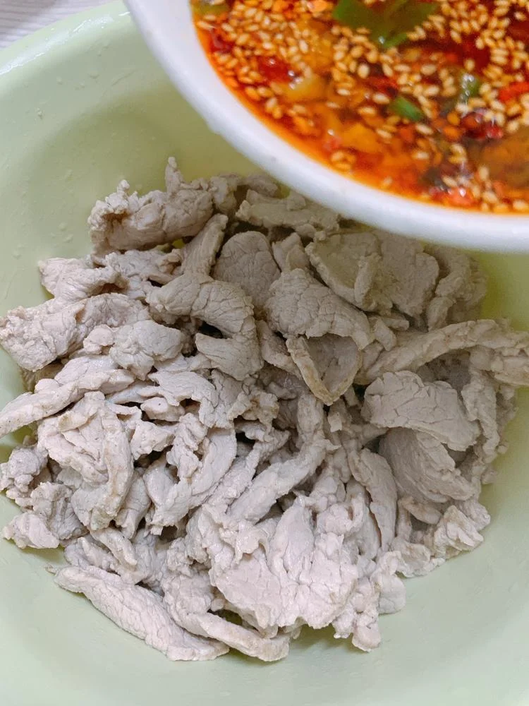 Sichuan-Style Poached Pork Tenderloin with Chili Oil Sauce