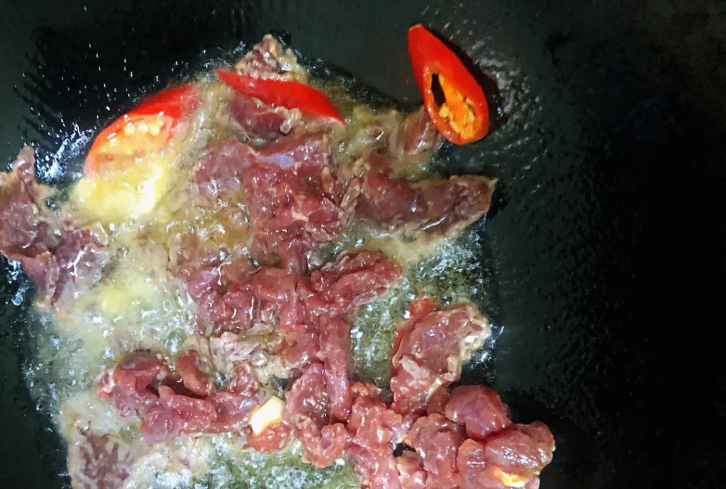 Tender Stir-fried Beef Slices — Quick & Easy
