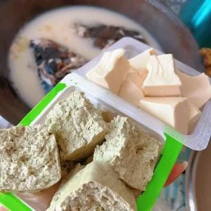 Black Tofu Pudding & Fish Head Casserole (River Fresh Soup)